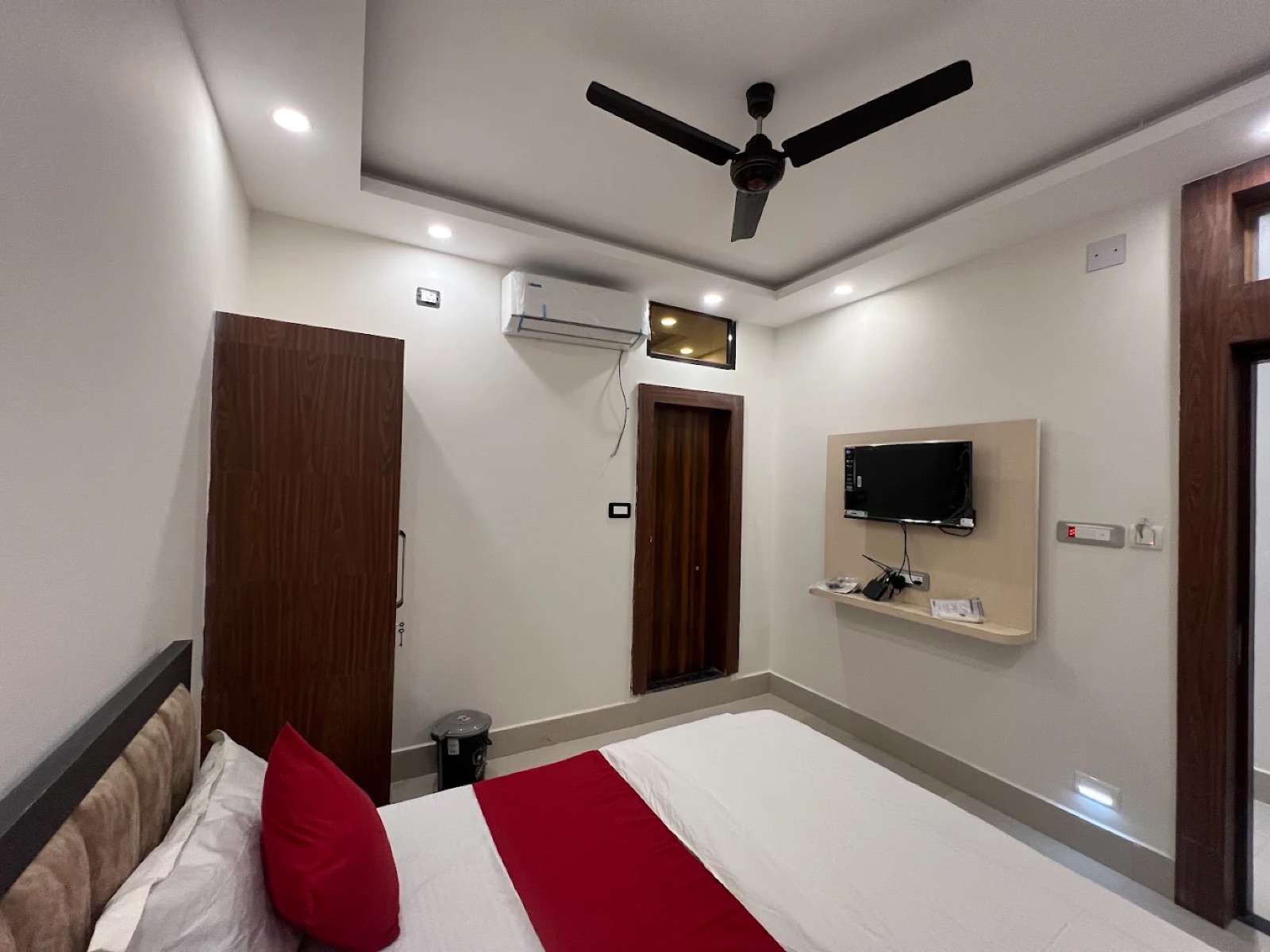 Clean deluxe AC hotel room with wall-mounted TV at Shri Nath Palace, Deoghar